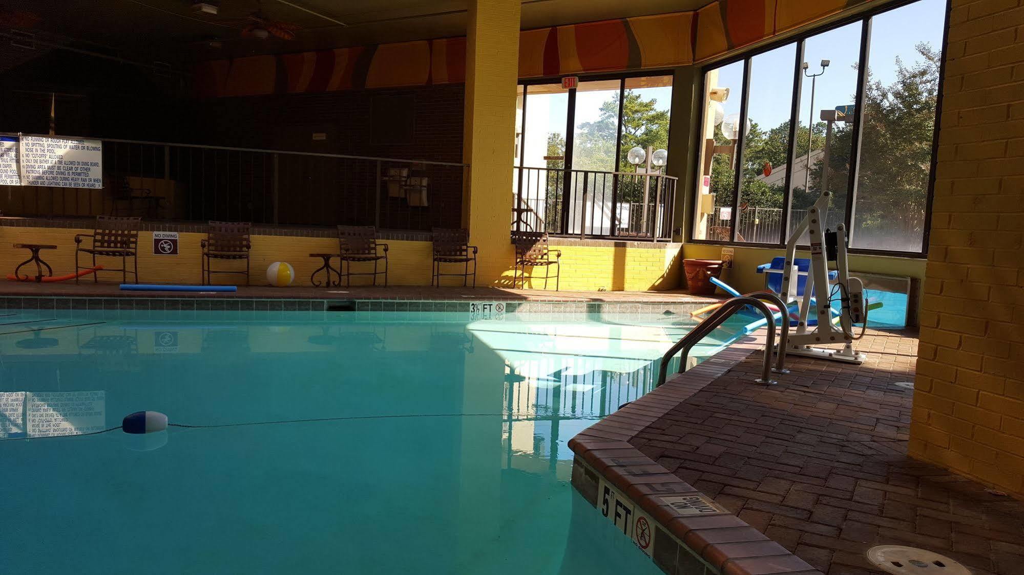 Hotel Ramada Plaza By Wyndham Atlanta Airport College Park Exterior foto